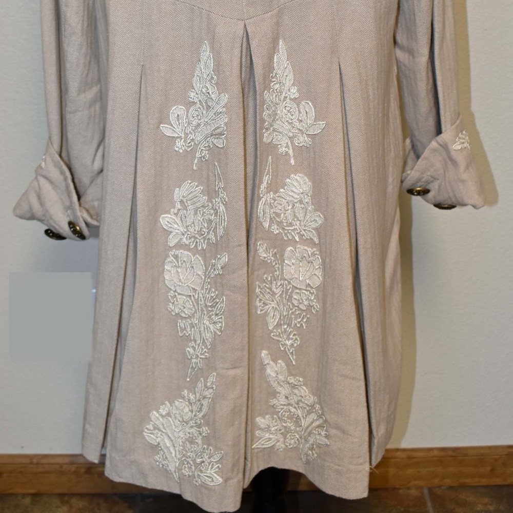 Light Taupe coat with Lace Applique NWOT